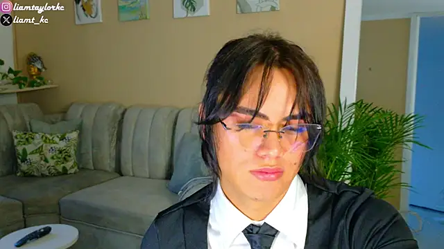 Liam Taylor online show from 09.12.25