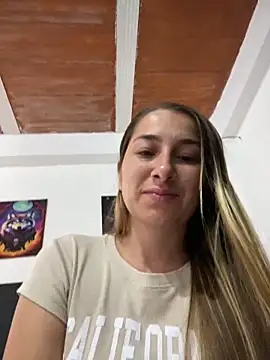 Snapshot of Iris_love18 chatting on 01.28.25 Iris love18 online show from 01.28.25