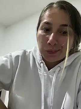 Snapshot of Iris_love18 chatting on 02.15.25 Iris love18 online show from 02.15.25