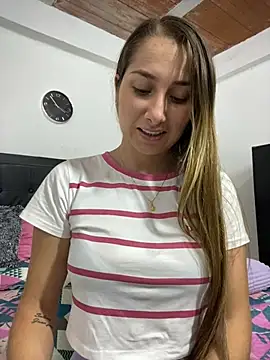 Snapshot of Iris_love18 chatting on 02.22.25 Iris love18 online show from 02.22.25