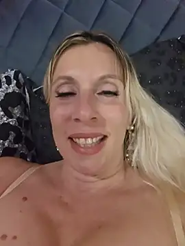 Snapshot of Ina_HotX chatting on 05.19.26 Ina HotX online show from 05.19.26