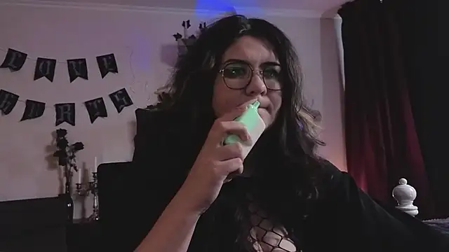 Laura Karamazov online show from 02.19.26