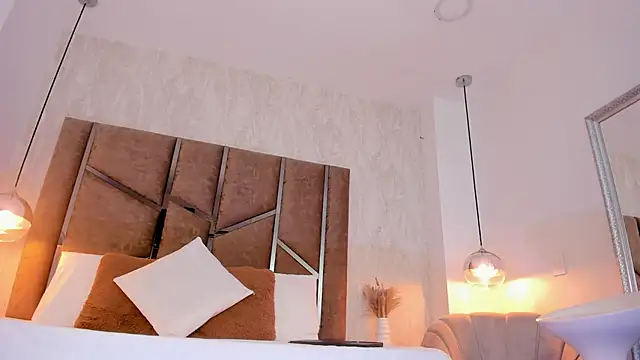 Martinaa Jones  online show from 02.02.26