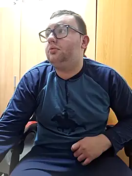 Snapshot of Javier_bear chatting on 03.19.25 Javier bear online show from 03.19.25