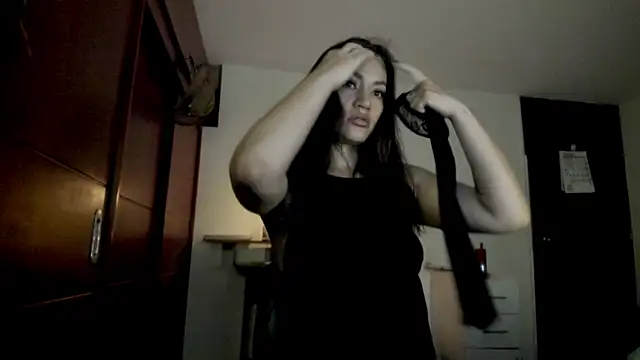 Snapshot of Lucyerobbie chatting on 04.14.26 Lucyerobbie online show from 04.14.26