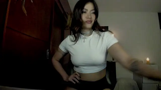 Snapshot of Lucyerobbie chatting on 04.27.26 Lucyerobbie online show from 04.27.26