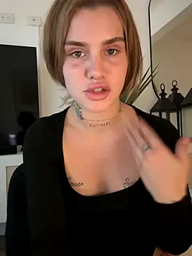 EmiliaCatalina online show from 09.15.25