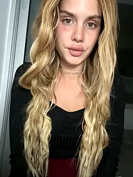 EmiliaCatalina online show from 12.04.25