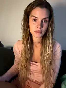 EmiliaCatalina online show from 01.05.26