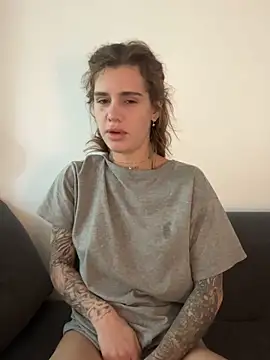 EmiliaCatalina online show from 02.15.26