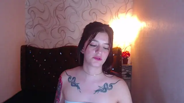 Snapshot of LiaHarryis chatting on 02.28.25 LiaHarryis online show from 02.28.25