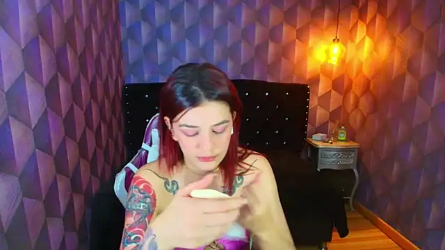 Snapshot of LiaHarryis chatting on 10.30.25 LiaHarryis online show from 10.30.25