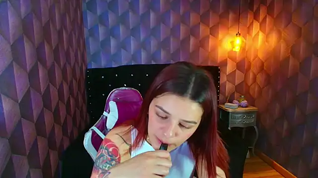 Snapshot of LiaHarryis chatting on 11.08.25 LiaHarryis online show from 11.08.25