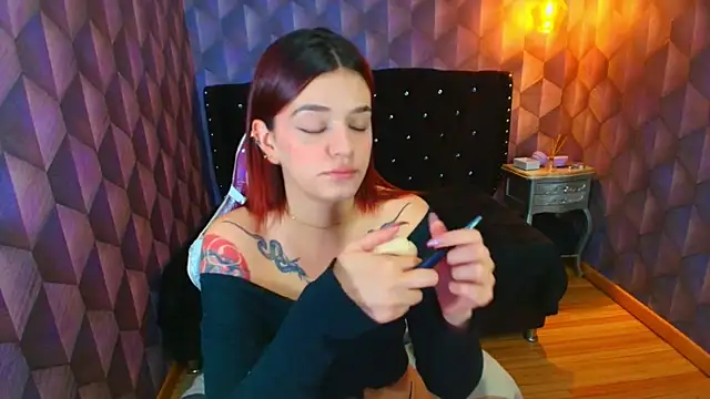 Snapshot of LiaHarryis chatting on 11.14.25 LiaHarryis online show from 11.14.25