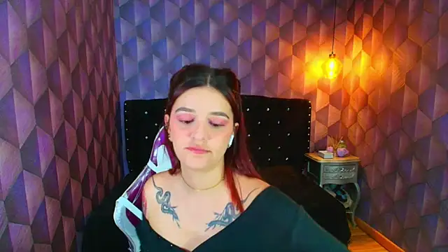 Snapshot of LiaHarryis chatting on 11.24.25 LiaHarryis online show from 11.24.25