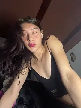 Snapshot of NICOLSKINNY1 chatting on 03.19.25 NICOLSKINNY1 online show from 03.19.25