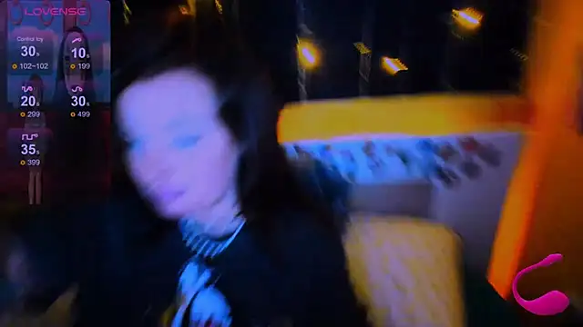 EllieOz online show from 02.04.25