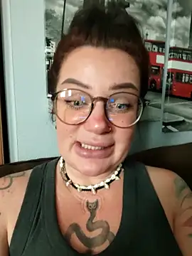 EllieOz online show from 10.07.25