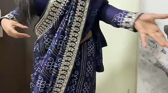 julie 08 online show from 12.10.24