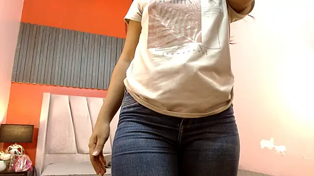 VeronicaRobles online show from 11.19.25