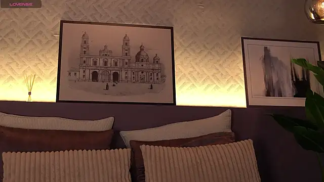 Snapshot of ElleDiane chatting on 02.26.25 ElleDiane online show from 02.26.25