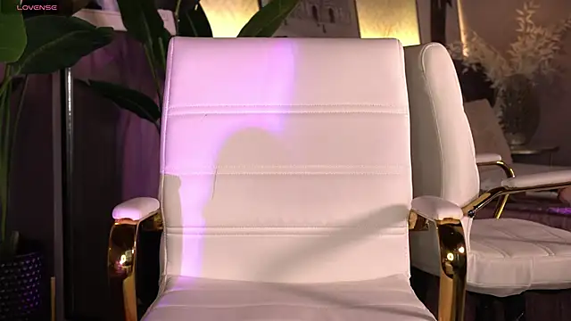 Snapshot of ElleDiane chatting on 03.07.25 ElleDiane online show from 03.07.25