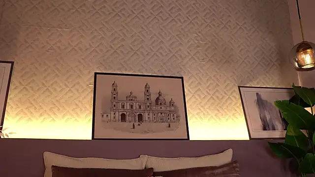 Snapshot of ElleDiane chatting on 03.20.25 ElleDiane online show from 03.20.25