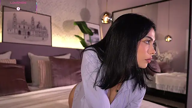 Snapshot of ElleDiane chatting on 11.25.25 ElleDiane online show from 11.25.25