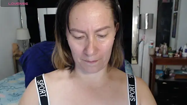 Snapshot of CATRINA-83 chatting on 04.16.26 CATRINA-83 online show from 04.16.26