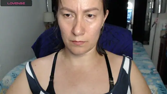 Snapshot of CATRINA-83 chatting on 04.18.26 CATRINA-83 online show from 04.18.26