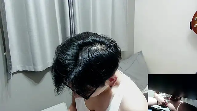 Snapshot of UndreamtM chatting on 09.18.25 UndreamtM online show from 09.18.25