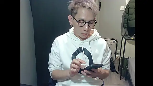 Snapshot of UndreamtM chatting on 02.04.26 UndreamtM online show from 02.04.26