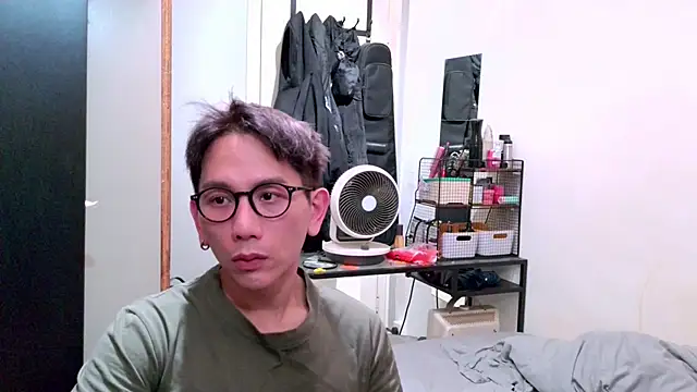 Snapshot of UndreamtM chatting on 02.15.26 UndreamtM online show from 02.15.26
