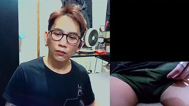Snapshot of UndreamtM chatting on 03.23.26 UndreamtM online show from 03.23.26