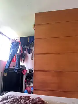 emmyjhonson07 online show from 10.21.25