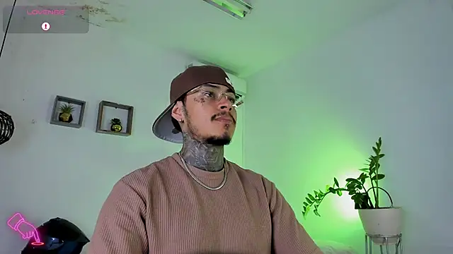 JordanSmiith  online show from 02.22.25