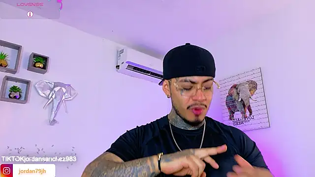 Snapshot of JordanSmiith_ chatting on 04.17.26 JordanSmiith online show from 04.17.26