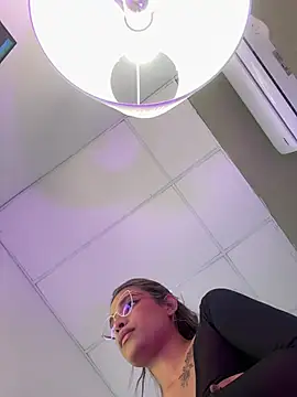 Snapshot of maykka chatting on 02.12.25 maykka online show from 02.12.25