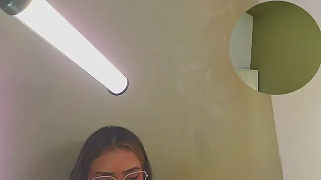 Snapshot of maykka chatting on 02.17.25 maykka online show from 02.17.25