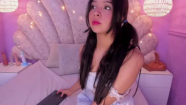 chloe watson  online show from 02.27.25