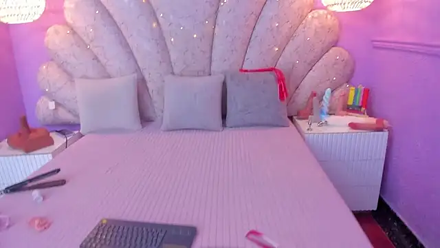 chloe watson  online show from 03.13.25