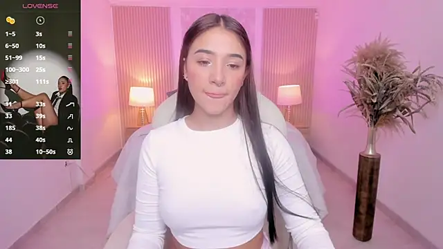 Snapshot of Antonella_Grayy chatting on 04.24.26 Antonella Grayy online show from 04.24.26