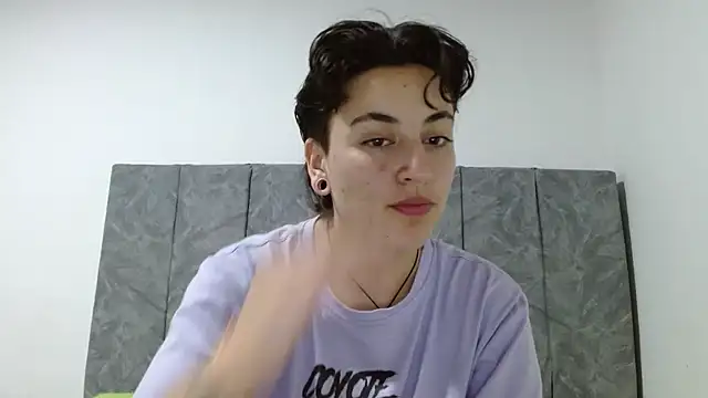 Snapshot of linda_33 chatting on 09.15.25 linda 33 online show from 09.15.25