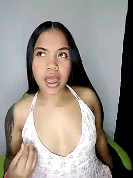 Snapshot of leila_22 chatting on 12.31.24 leila 22 online show from 12.31.24