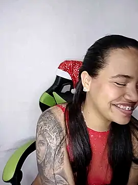 Snapshot of leila_22 chatting on 01.04.25 leila 22 online show from 01.04.25