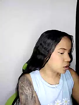 Snapshot of leila_22 chatting on 01.26.25 leila 22 online show from 01.26.25