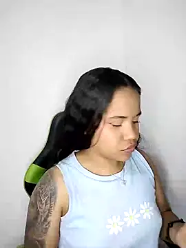 Snapshot of leila_22 chatting on 01.26.25 leila 22 online show from 01.26.25