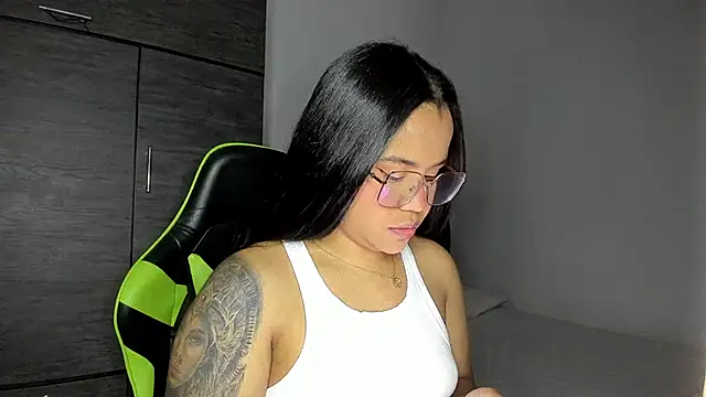 Snapshot of leila_22 chatting on 02.24.25 leila 22 online show from 02.24.25