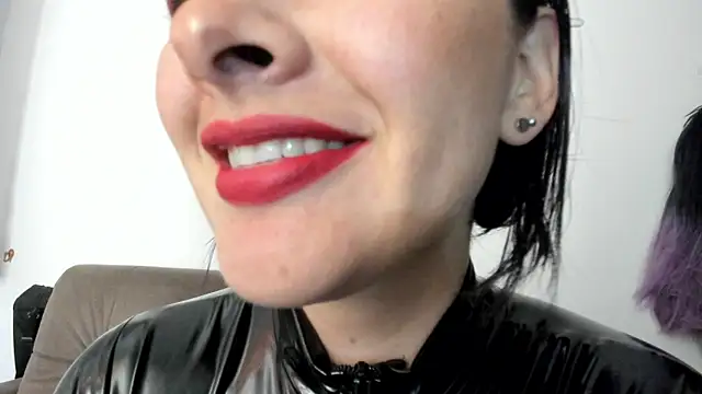 Snapshot of queen_fetish chatting on 01.12.25 queen fetish online show from 01.12.25