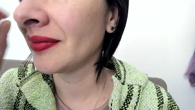 Snapshot of queen_fetish chatting on 01.17.25 queen fetish online show from 01.17.25